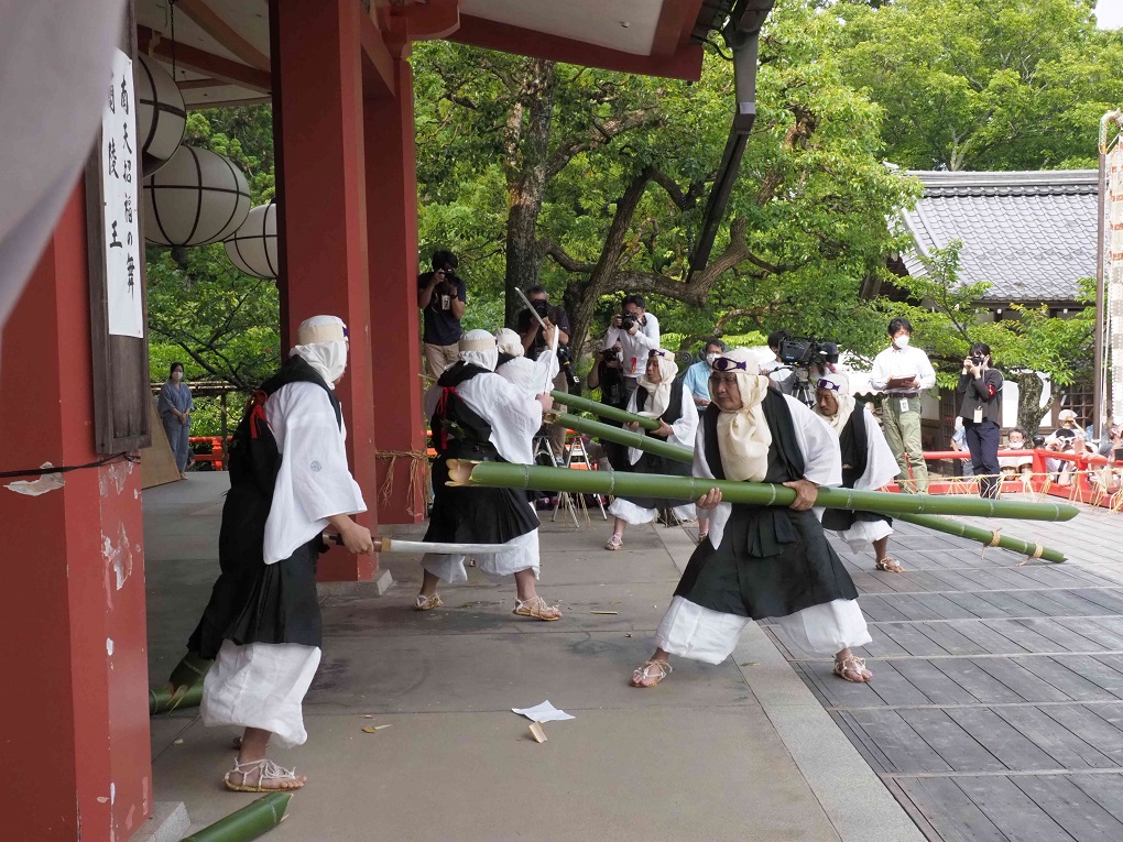 竹伐り会式(鞍馬寺)の写真